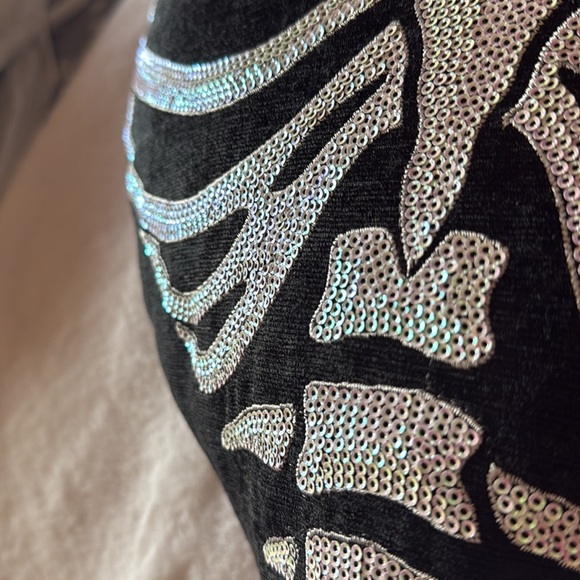 Halloween sequin skeleton heart pillow - Picture 6 of 7